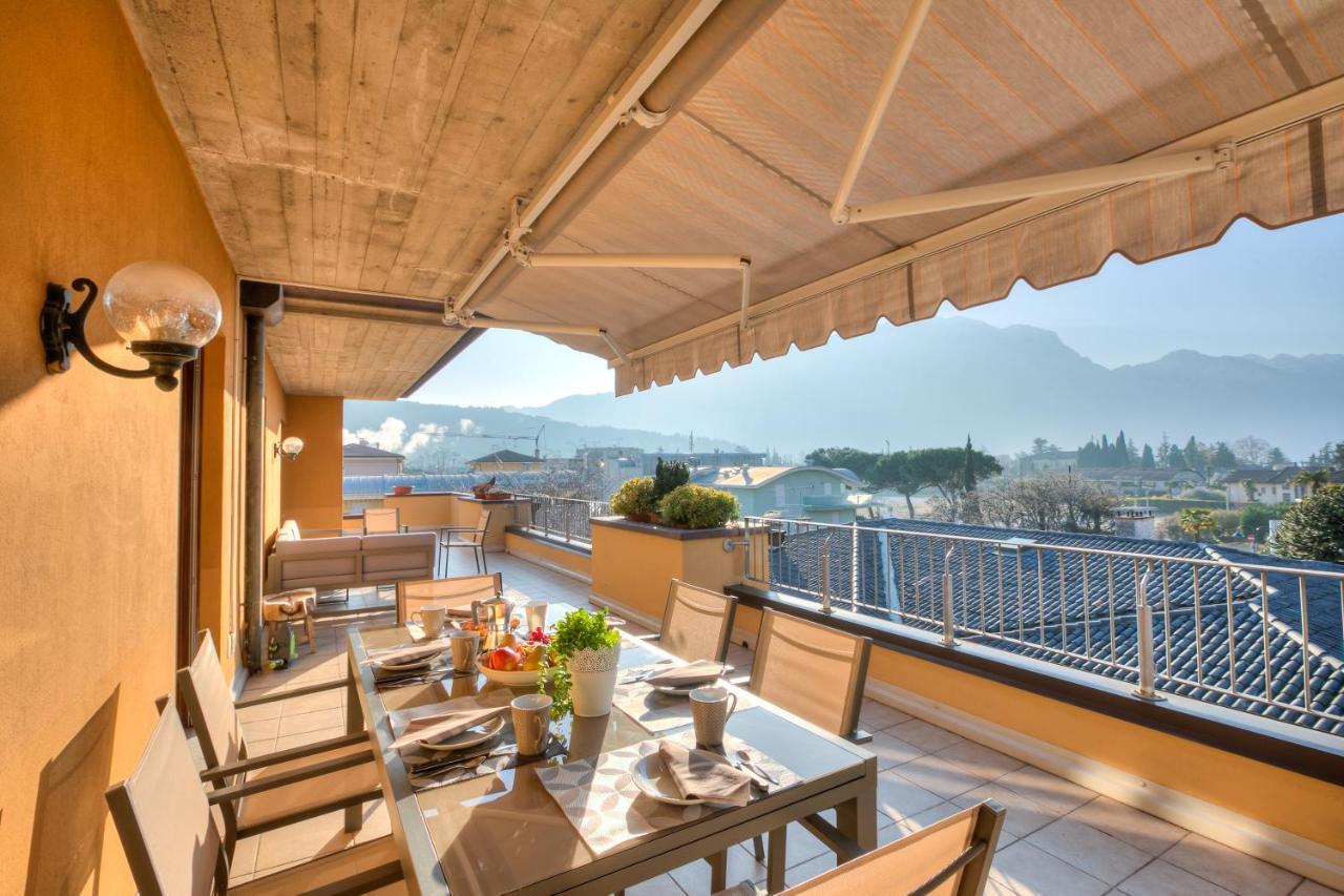 Antares150M From The Lake - Happy Rentals Riva del Garda Buitenkant foto