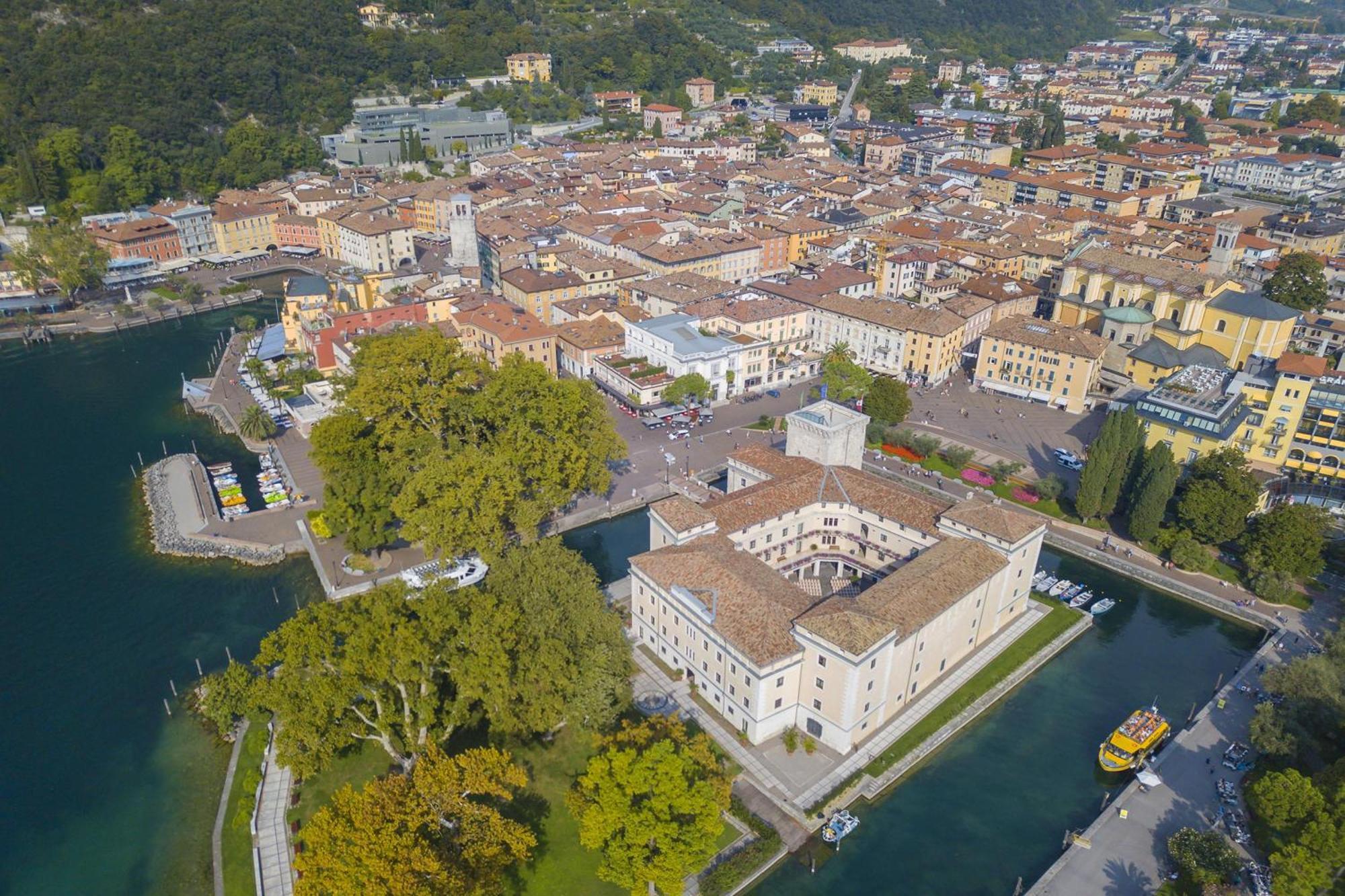 Antares150M From The Lake - Happy Rentals Riva del Garda Buitenkant foto