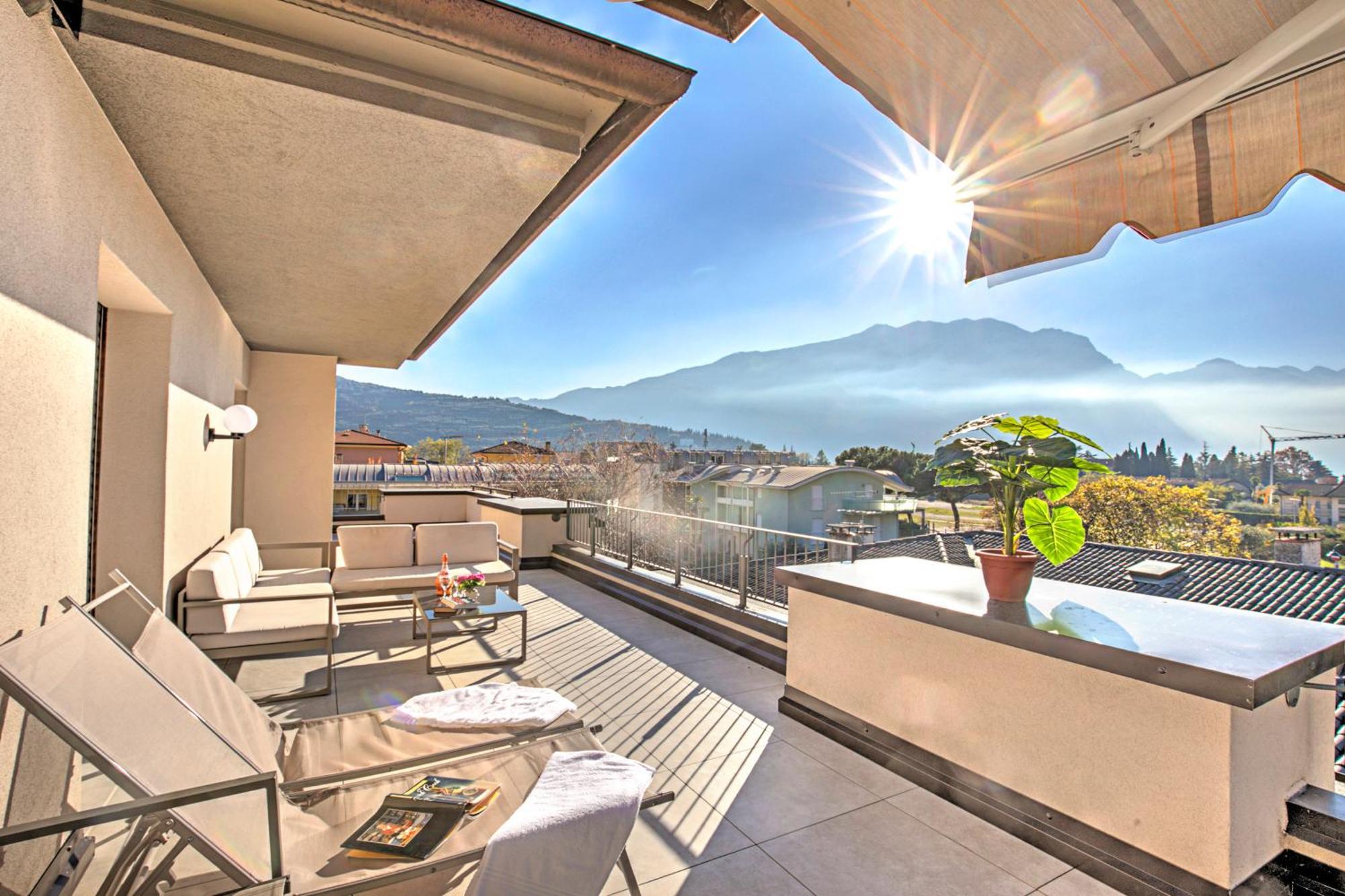 Antares150M From The Lake - Happy Rentals Riva del Garda Buitenkant foto